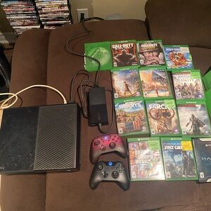 Microsoft 1540 Xbox One 500 GB Console Black with 13 Games (2 Controllers)